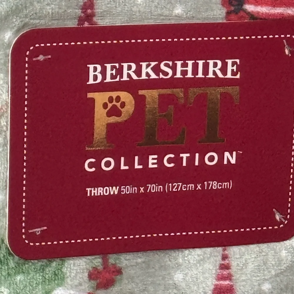 BERKSHIRE CHRISTMAS HOLIDAY THROW BLANKET W/ SANTA DOGS TRUCKS TREES PRESENTS